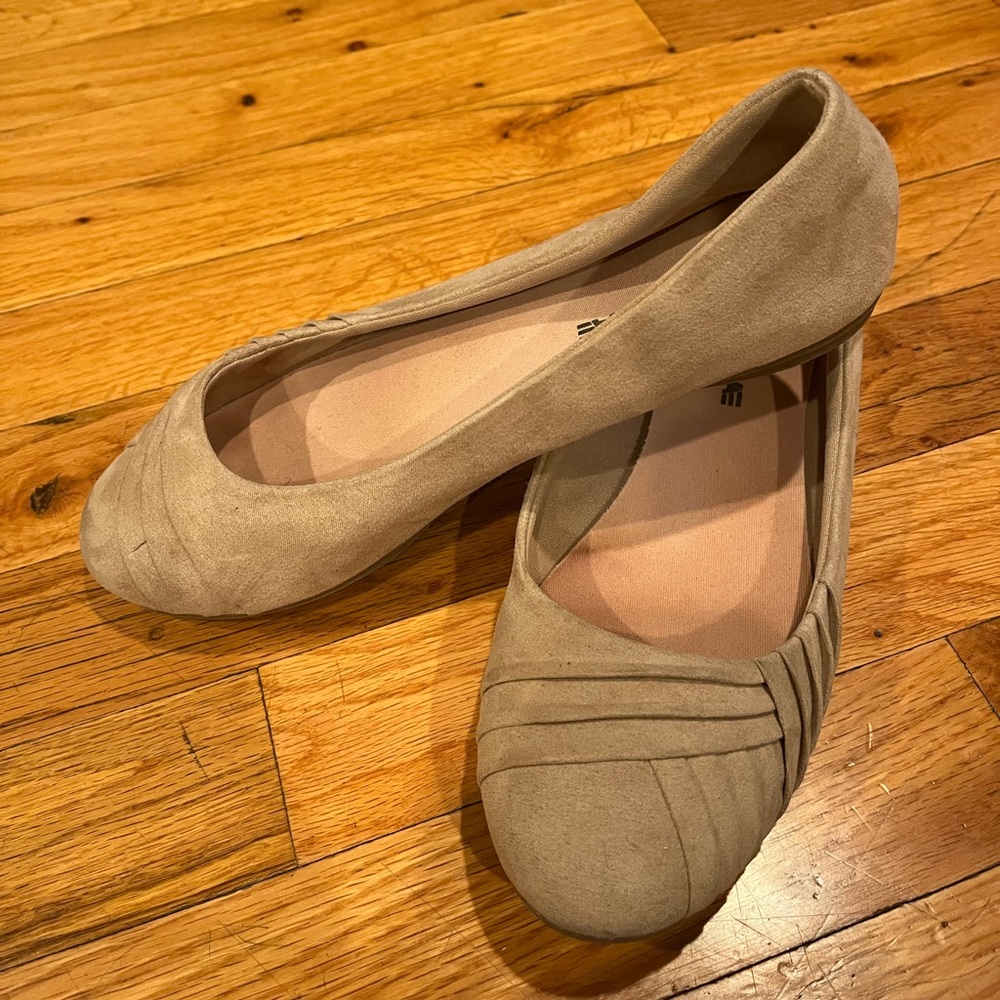 Tan flats